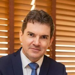 Dr. Andrés Peña